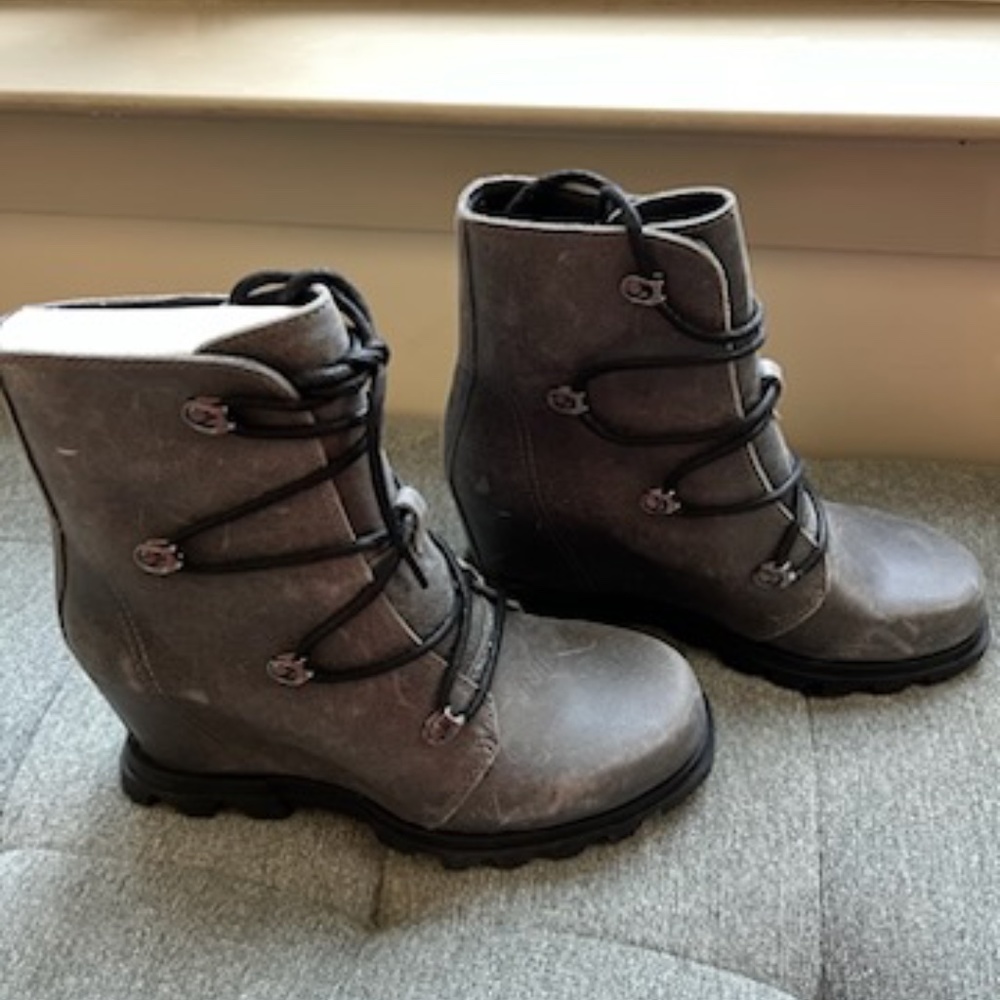LAST PAIR! Sorel Women's Joan of Arctic Wedge III Lace Boot - Picture 2 of 8